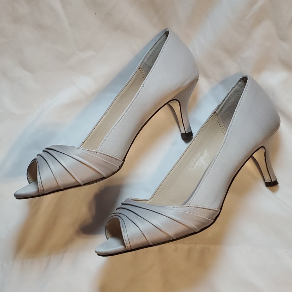 Nina Carolyn LS Silver Luster Peep Toe Heels